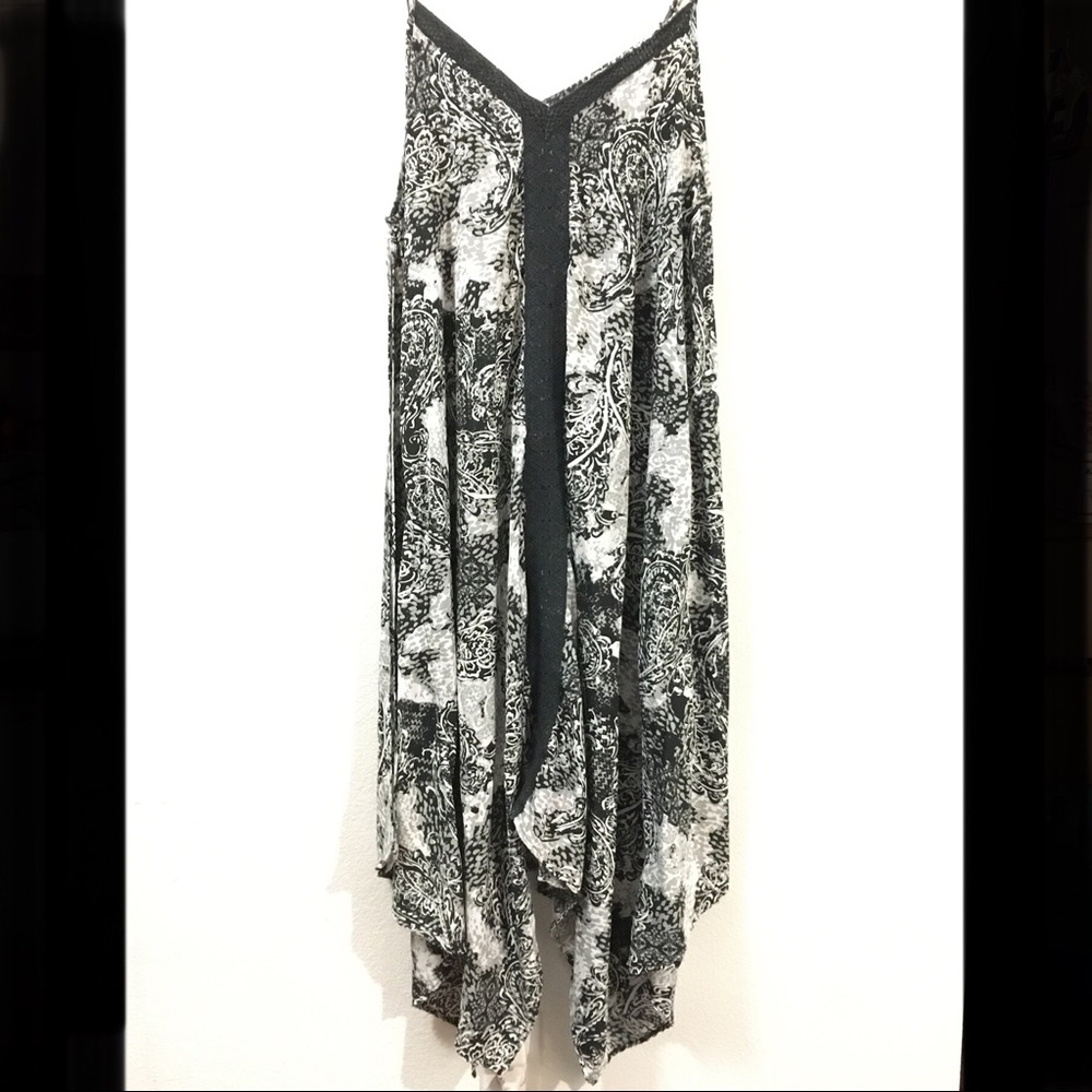 🌴asymmetrical black and white dress